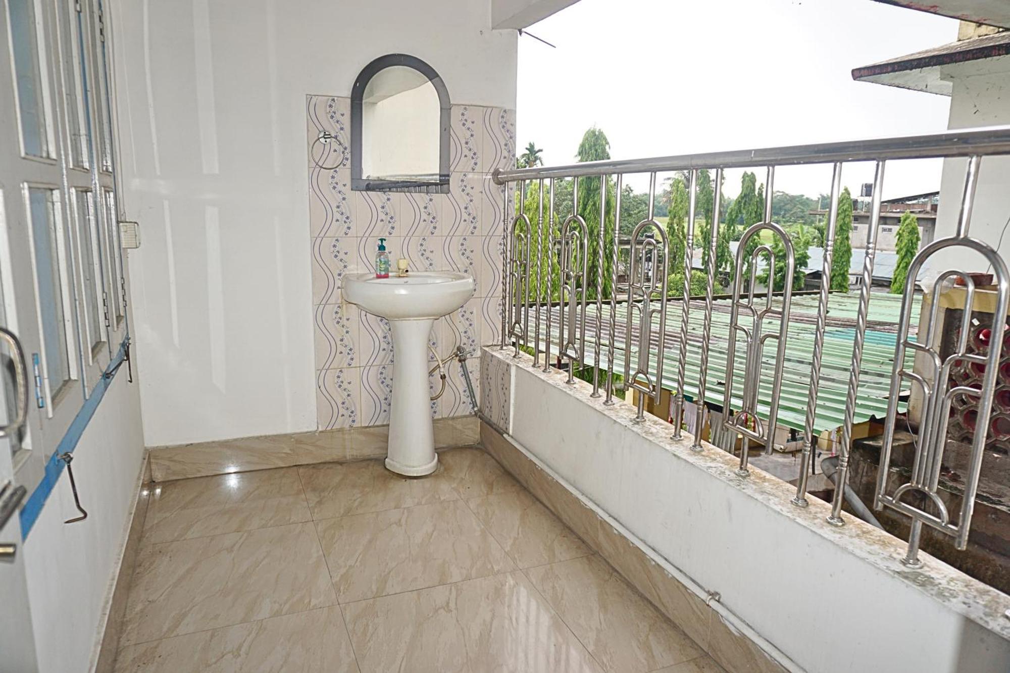 Taj Residency Holiday Homestay -Entire 1Bhk & 2Bhk Private Apartments -Call 767Ooo54Oo Jorhāt 외부 사진